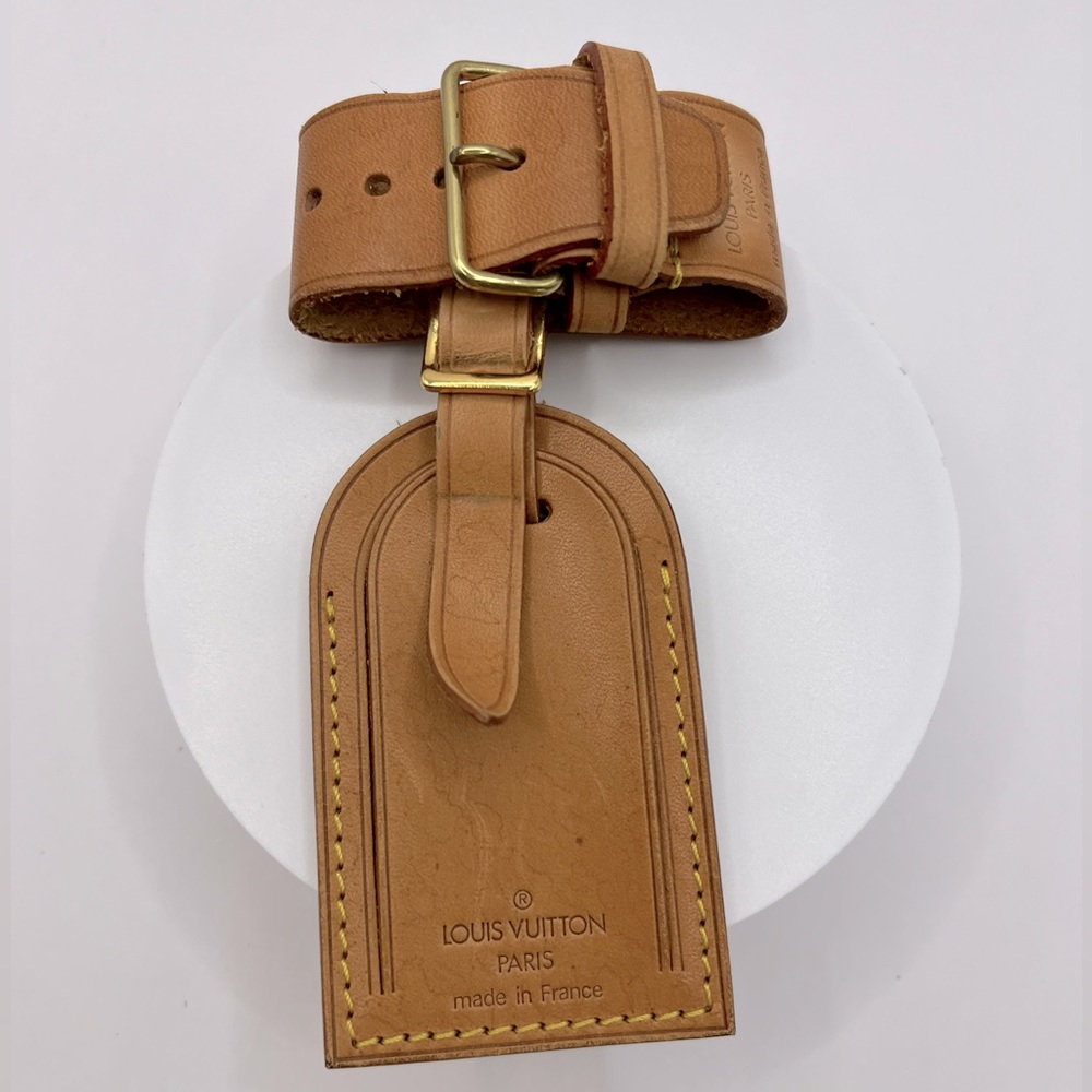 LV luggage tag and Poignet